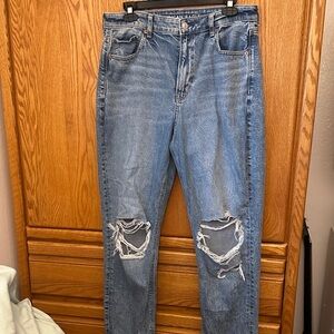 American Eagle strigid mom jeans